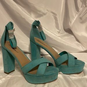 SZ 10 Breckell’s Turquiose Suede Sandal Heels